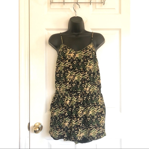 Forever21 romper - Picture 2 of 5